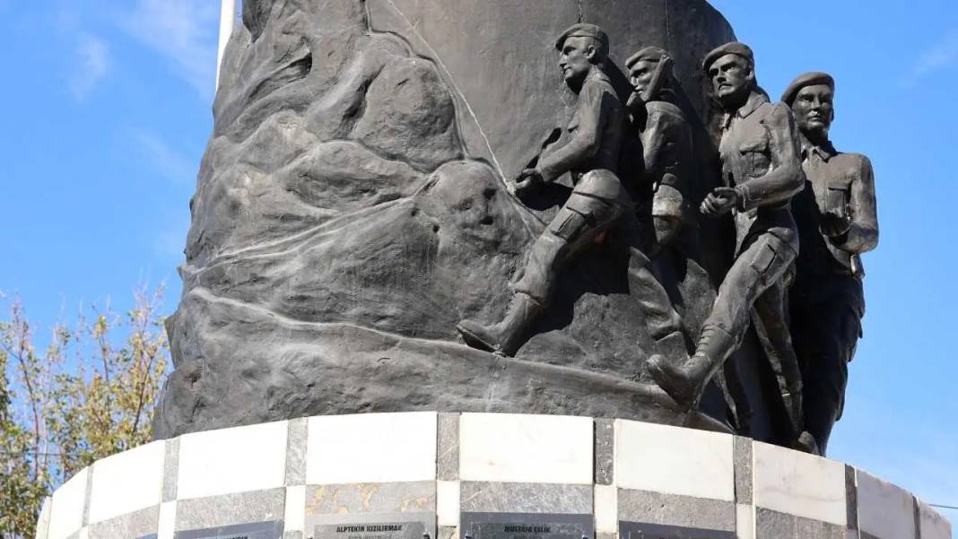 Cumhuriyet Dönemi Antalya Şehitleri Anıtı İçin Anlamlı Dokunuş! 3